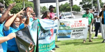 Comunitarios piden al presidente Abinader su intervención para trasladar barcazas del río Ozama