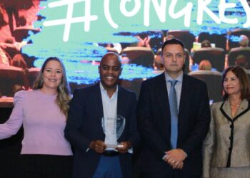 Cumbre Mundial de Comunicación Política reconoce a Eglenin Morrison por sus aportes a la formación de líderes