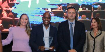 Cumbre Mundial de Comunicación Política reconoce a Eglenin Morrison por sus aportes a la formación de líderes