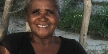 Muere electrocutada mujer de 67 años de edad mientras conectaba un celular en Bahoruco