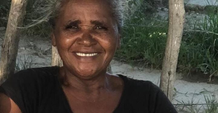 Muere electrocutada mujer de 67 años de edad mientras conectaba un celular en Bahoruco