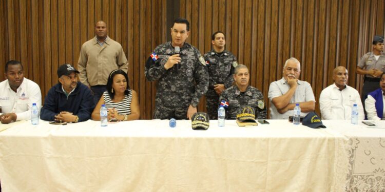 Mayor general Alberto Then encabeza encuentro de proximidad en Los Alcarrizos 