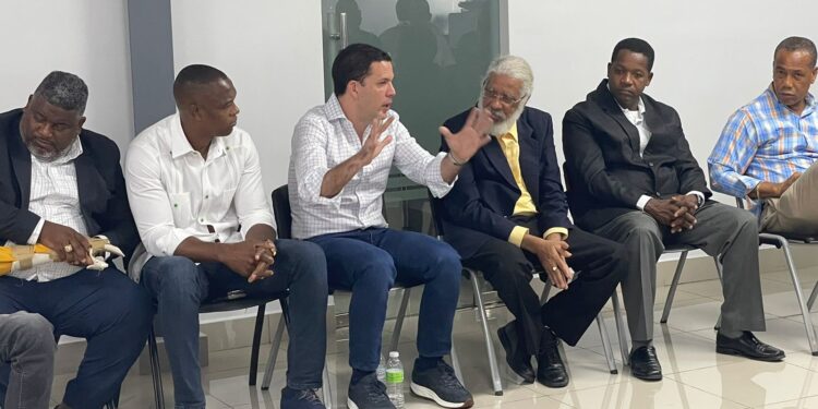 Fenatrano y Fenatrapego realizan visita de cortesía a nuevo director del Intrant, Hugo Beras