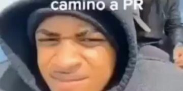 Hombre se graba durante su viaje en yola hacia Puerto Rico