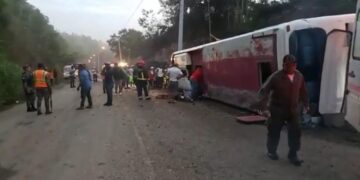 Al menos  46 personas heridas al volcarse autobús en carretera Jarabacoa – La Vega