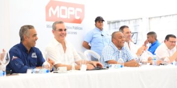 Abinader supervisa estación Los Americanos en segunda línea teleférico; obra avanza en un 85%