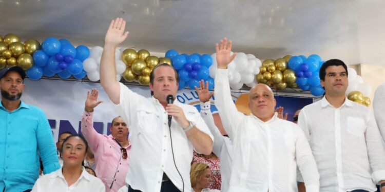 PRM juramenta al alcalde más joven del país, Marlon Arias del municipio Cabrera