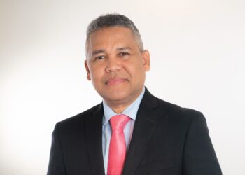 Carlos Peña califica Gobierno del PRM como el “cambio” de reversa