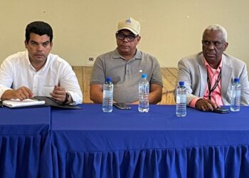 Comunidad Segura coordina con INAPA construcción de un acueducto