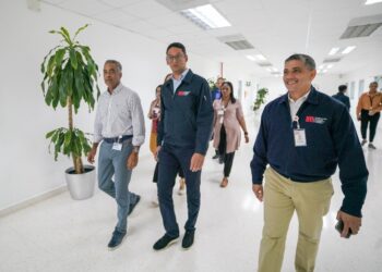 Ministro de la Presidencia visita instalaciones del Sistema 9-1-1 en Santiago