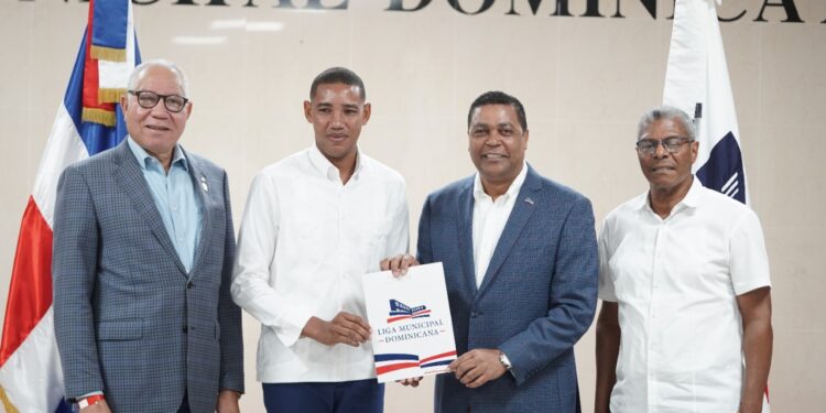 Liga Municipal entrega certificación de asignación de fondos incentivos SISMAP Municipal a gobiernos locales