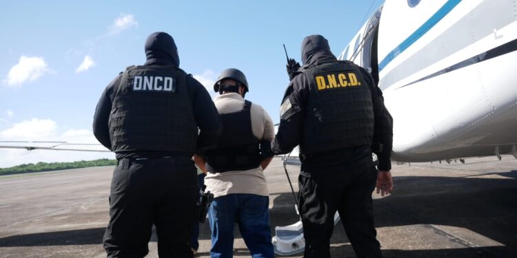 Extraditan a "Julito Kilo" acusado de narcotráfico y otros cargos