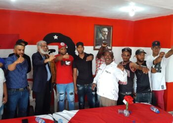 Movimiento Rebelde juramenta decena de jóvenes en SDN