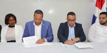 Firman convenio para promover buenas prácticas comerciales