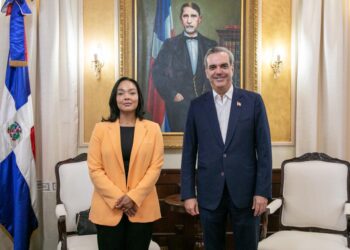 Presidente Abinader recibe funcionaria del Departamento de Estado