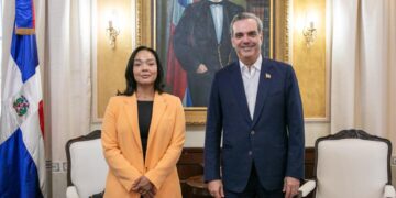 Presidente Abinader recibe funcionaria del Departamento de Estado