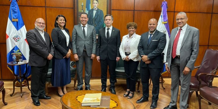 Presidente SCJ recibe directiva de ADOMA y tratan temas en beneficio de la comunidad jurídica