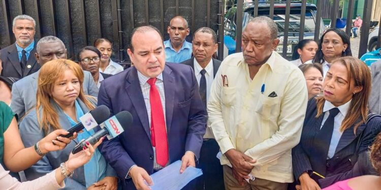 Colegio de Abogados emplazó al CNSS a dar cobertura a profesionales independientes