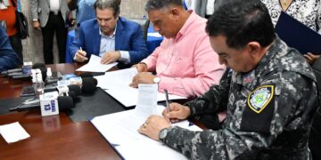 Desde septiembre policías recibirán descuentos en sus compras en reconocidos supermercados y tiendas