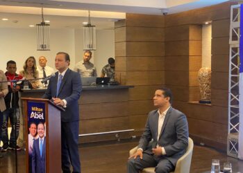 Milton Reyes junto a estructura de dirigentes pasan a apoyar a Abel Martínez