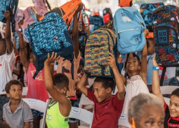 ADN y Embajada de Israel donan útiles escolares a 150 niños de La Arenita