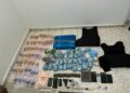 Policía apresa a tres hombres y ocupa drogas, armas de fuego, municiones, chalecos antibalas y 11 motocicletas