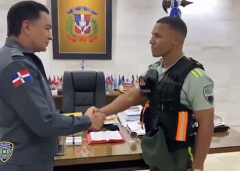 Mayor general Alberto Then felicita cabo Digesett por aplicar correctamente protocolo policial en intervención de tránsito