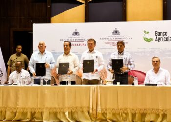 Gobierno firma acuerdo con PepsiCo para incrementar la producción local de papas de uso industrial