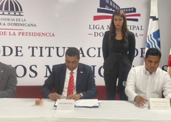 Ministerio Administrativo y Liga Municipal ejecutarán programa de titulación a nivel municipal para beneficiar 20 mil familias