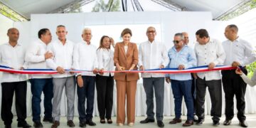 Vicepresidenta y ministro de Obras Públicas inauguran carretera Loma Mala