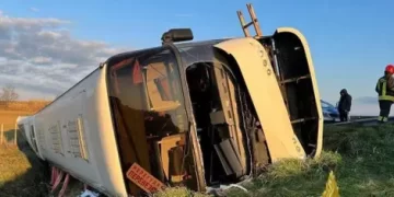 Mueren 15 personas y 37 quedan heridas al volcar un autobús en Marruecos