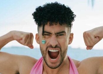 La polémica por el beso de Bad Bunny y un bailarín