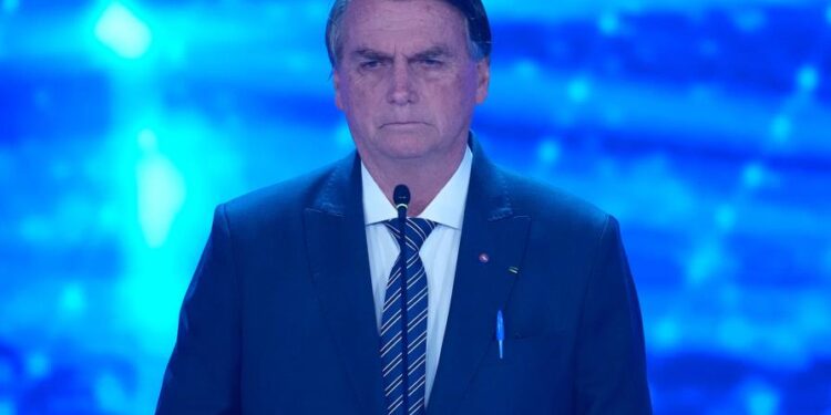 Bolsonaro insiste en sus críticas a Boric y afirma que solo dice "la verdad"