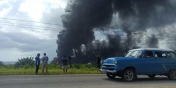 Al menos 17 bomberos cubanos están desaparecidos en un incendio en Matanzas