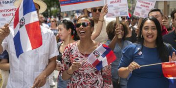 Dominicanos desfilan en Nueva York para celebrar sus logros