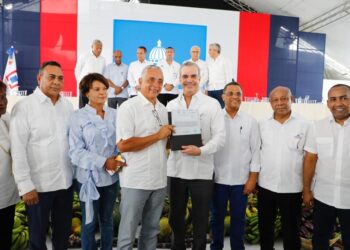 Presidente Abinader entrega 535 nuevos títulos en Majagual, Monte Plata