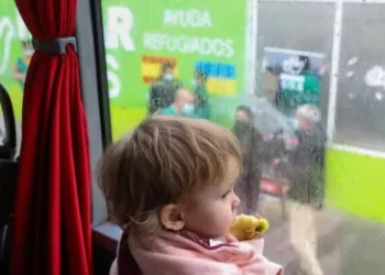 Denuncian que Moscú traslada a niños ucranianos a Rusia para ser adoptados