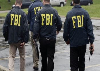 El FBI incautó once carpetas de documentos en registro a Trump