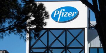 Pfizer pide a EE UU que autorice su vacuna actualizada contra la covid-19