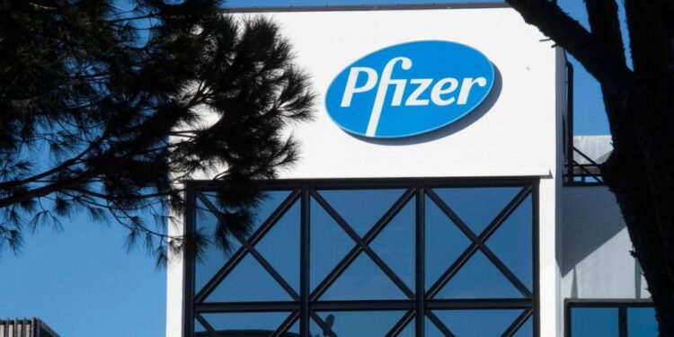 Pfizer pide a EE UU que autorice su vacuna actualizada contra la covid-19