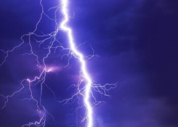 Al menos cuatro heridos tras caer un rayo a 10 metros de la Casa Blanca