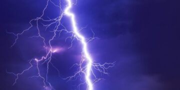 Al menos cuatro heridos tras caer un rayo a 10 metros de la Casa Blanca