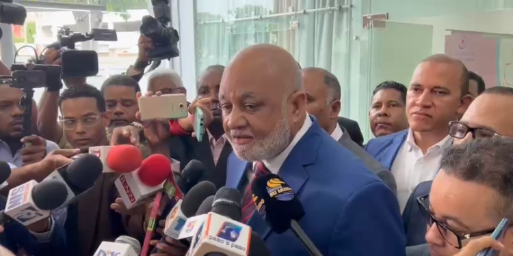 Ex ministro de Educación Roberto Fulcar, solicita auditoría de su gestión a Cámara de Cuentas