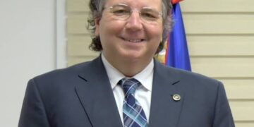 Renuncia de su cargo el superintendente de Electricidad, Rafael Velazco