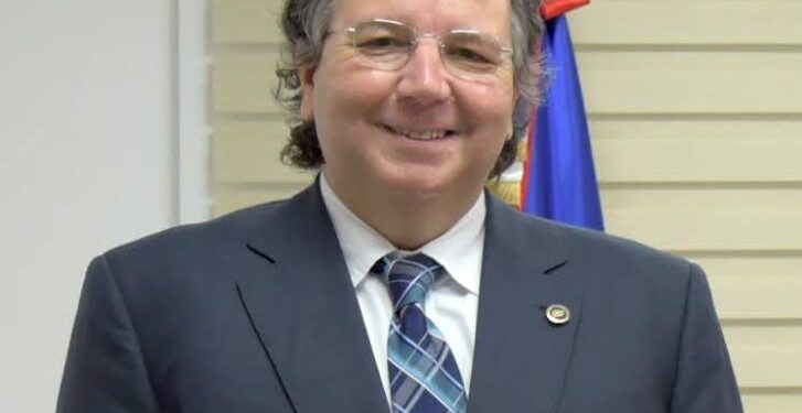 Renuncia de su cargo el superintendente de Electricidad, Rafael Velazco