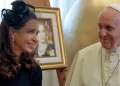El Papa Francisco le expresó a Cristina su "solidaridad y cercanía"
