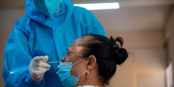 Salud reporta 302 nuevos contagios Covid