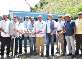 Ministerio de Energía y Minas lleva electricidad a residentes en Los Limoncitos