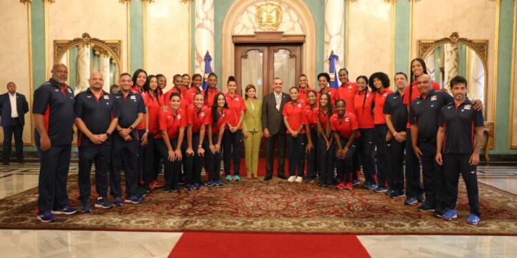 Presidente Abinader recibe en Palacio Nacional a las Reinas del Caribe