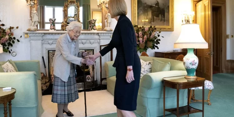 Renunció Boris Johnson y Liz Truss se presentó ante la reina Isabel II como nueva primera ministra británica